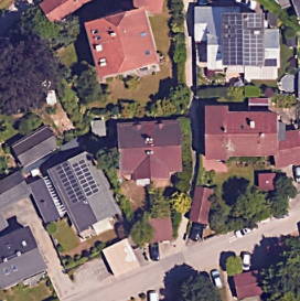 Luftbild von einem Beispielhaus bei München
